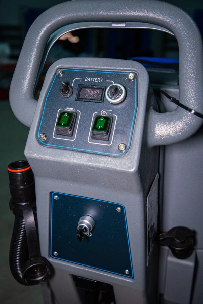 Машина поломоечная самоходная с АКБ GEL 24/100 В/Ач TOR COMPACT 60T