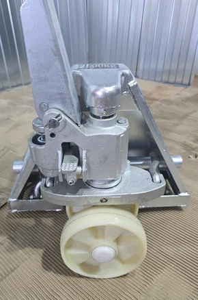 Тележка гидравлическая оцинкованная 2500 кг 1150 мм нейлоновые колеса TOR WH-25G